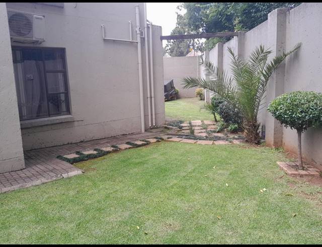 5 BEDROOM COMPLEX FOR SALE IN ORIEL